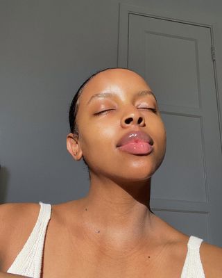 Aysha Sow selfie with glowing skin.