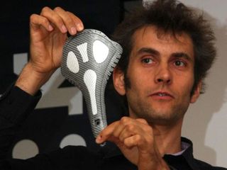 fizik product director Vincent Bourgeois shows off the three-layer composite hull of the new Kurve saddle