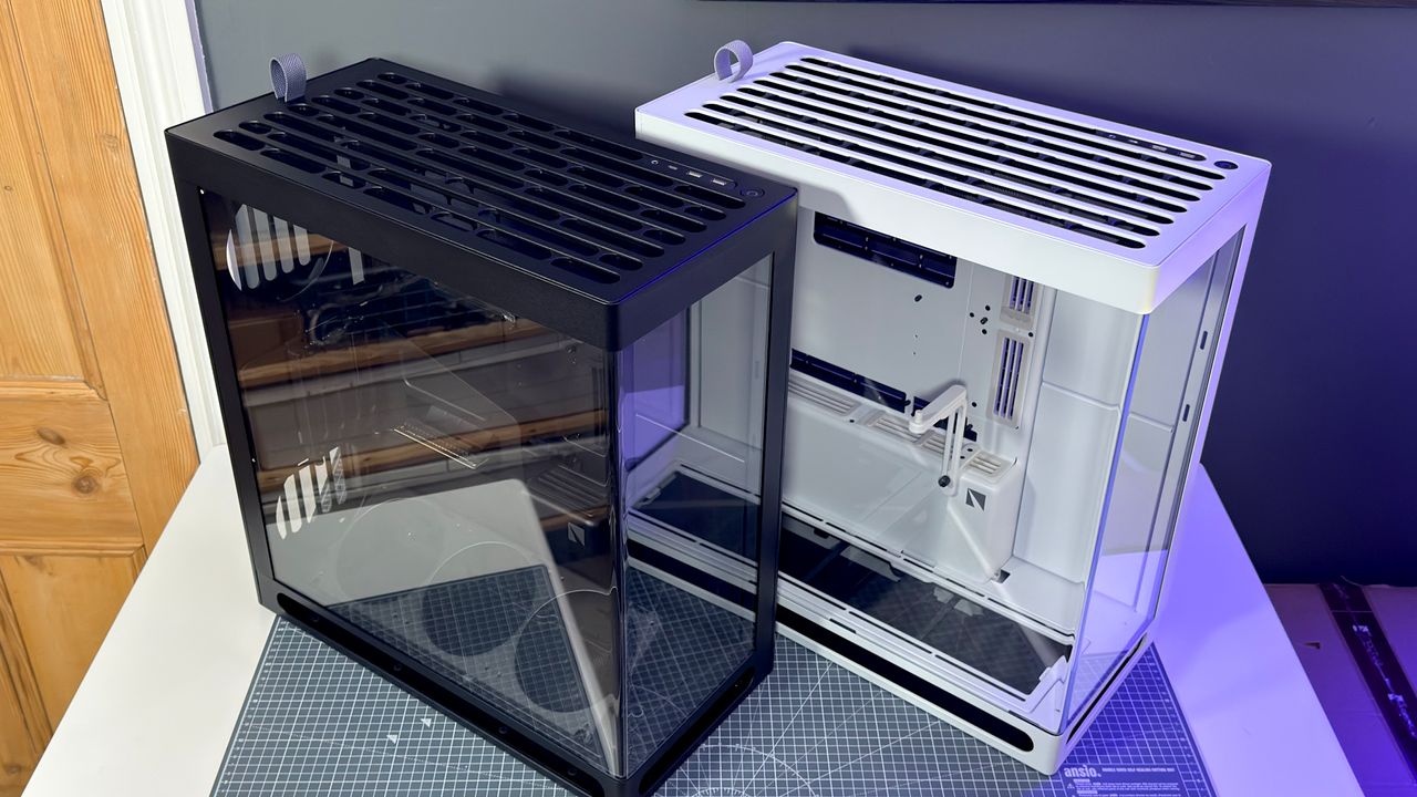The Havn HS 360 PC case in black and white on a desk.