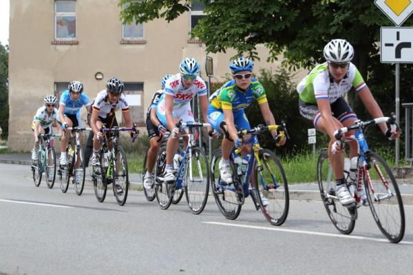 A breakaway group formed which put Linda Villumsen (AA Drink) in the virtual race lead