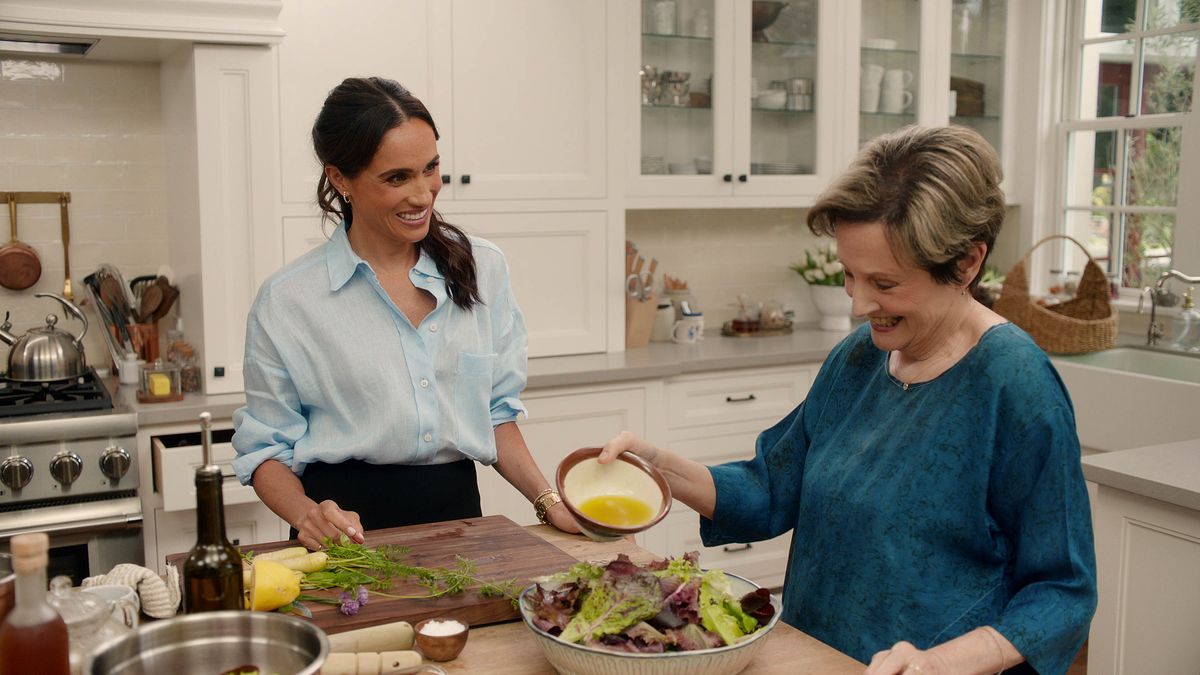 Meghan Markle in kitchen cooking with guest