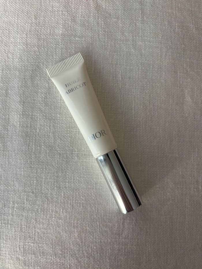 The Dior&amp;nbsp;Huille Abricot Daily Nutritive Serum on a white background