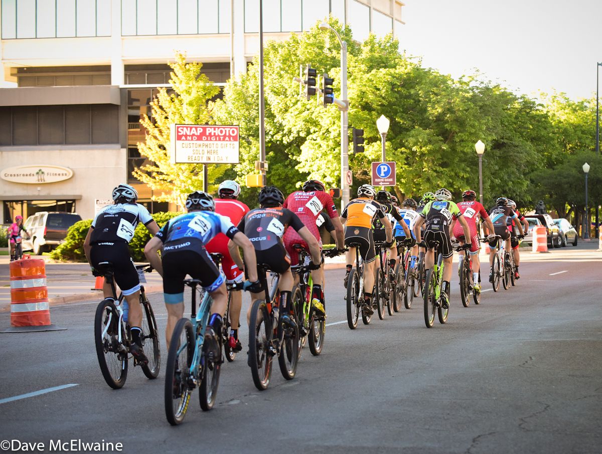 A large chase group formed on lap four