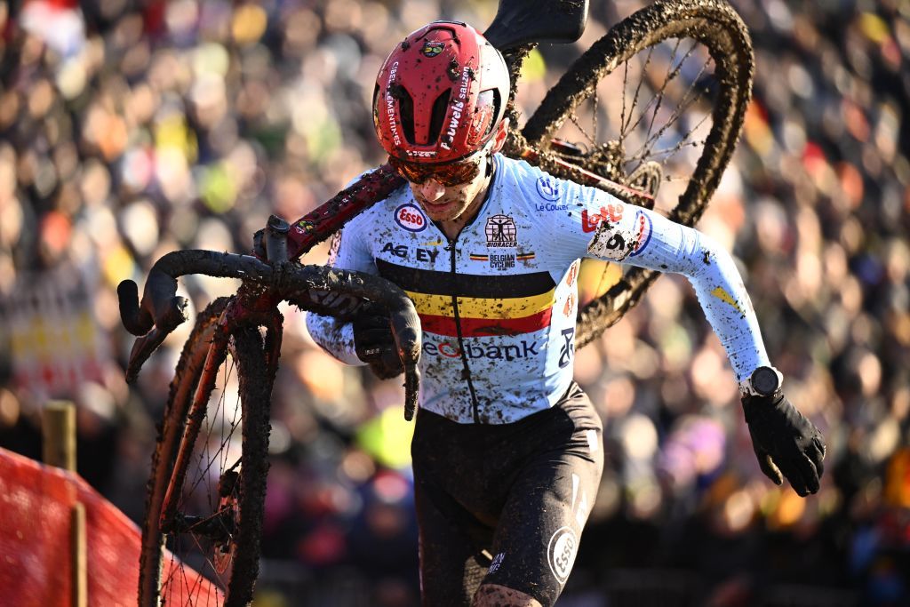 Belgian Eli Iserbyt pictured in action during the elite men competition of the UCI cyclocross World Championship, in Lievin, France, Sunday 02 February 2025. The world championships are taking place from 31 January until 02 February.
BELGA PHOTO JASPER JACOBS (Photo by JASPER JACOBS / BELGA MAG / Belga via AFP)