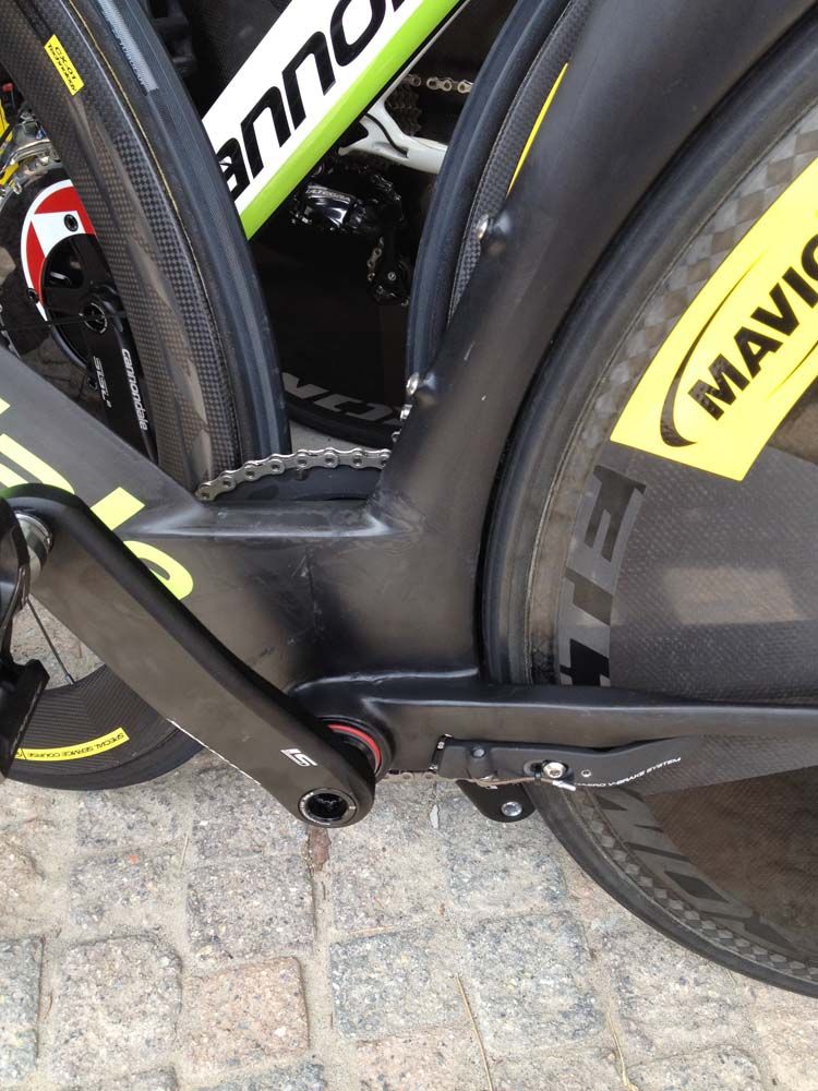 The massive bottom brcket of the black Cannondale Slice