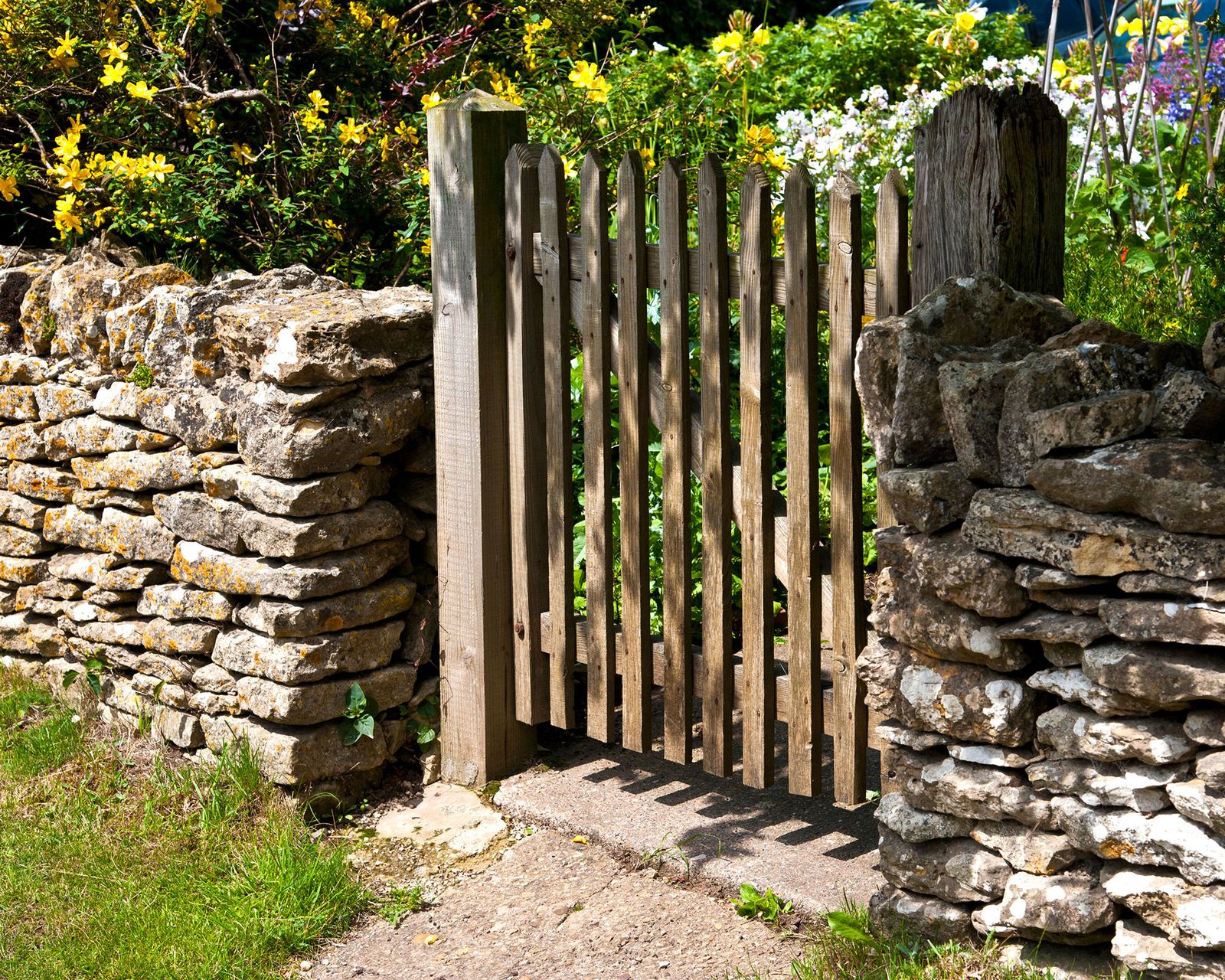 How to build a garden wall tips for timber, brick, and more Gardeningetc