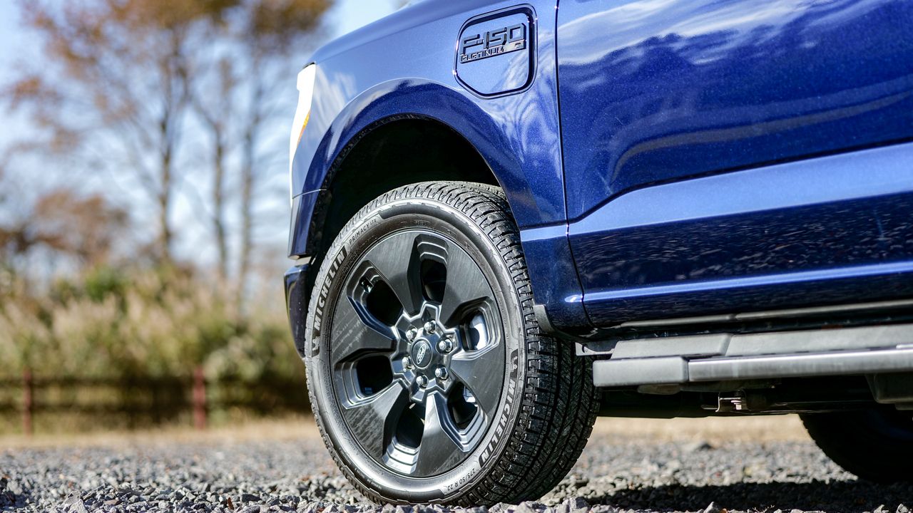 2025 Ford F-150 Lightning test drive.