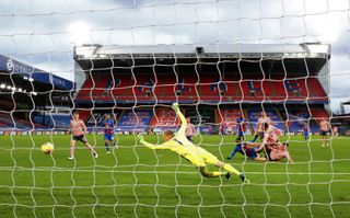 Jeffrey Schlupp, centre right, scores Crystal Palace’s first goal against Sheffield United