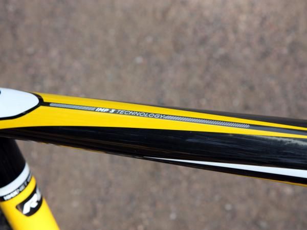 Scott claims that molding the top tube, down tube, and head tube in one piece yields a more efficient use of material and lighter overall frame weights.