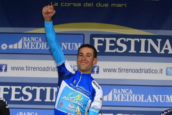 Vincenzo Nibali (Astana) salutes the tifosi in San Benedetto del Tronto.