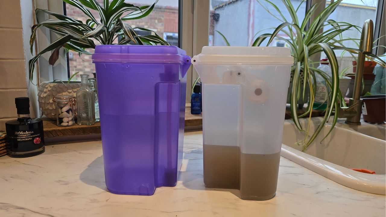 Narwal Flow water tanks with clean and dirty water