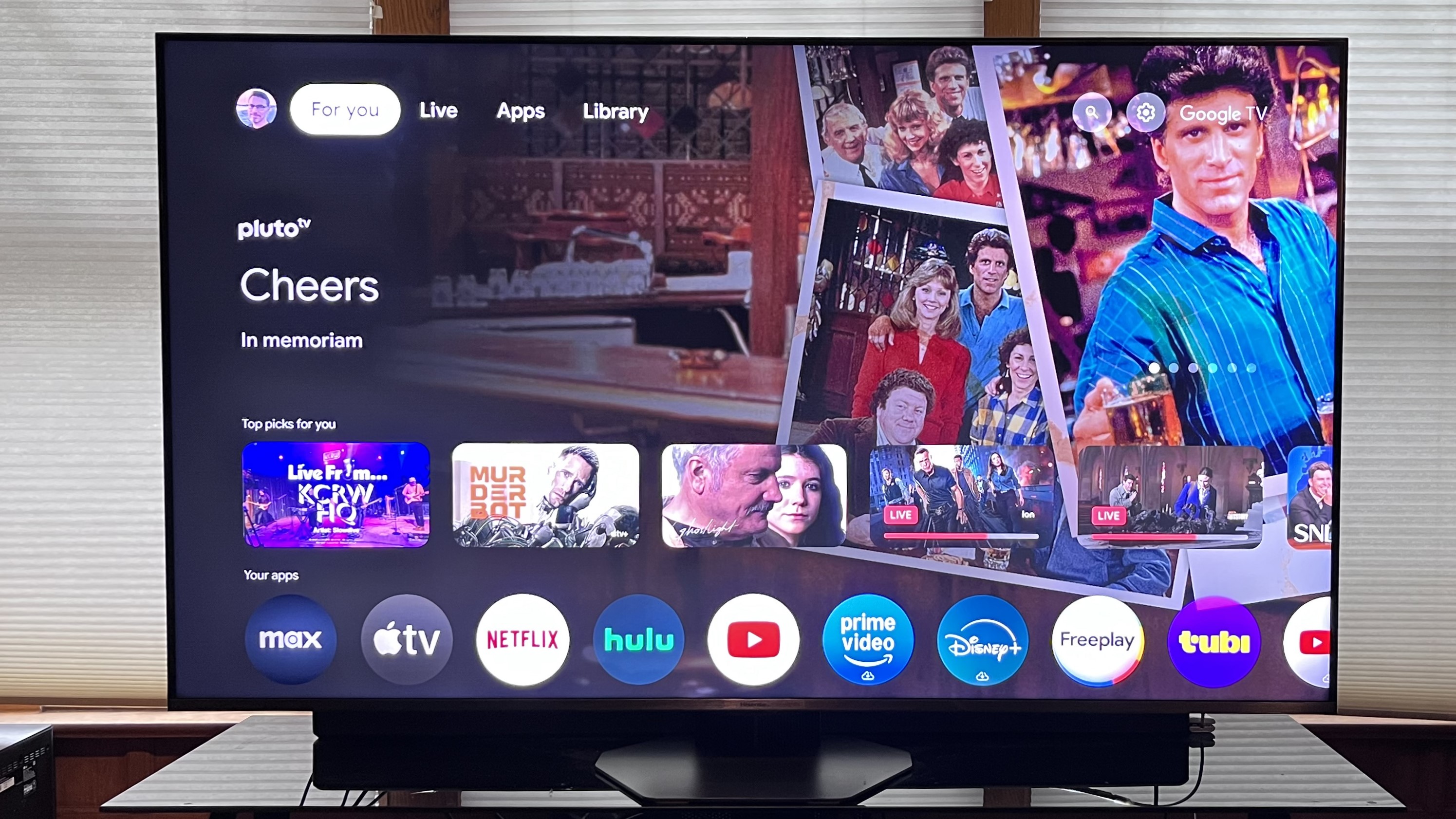 Hisense U8QG Google TV homescreen