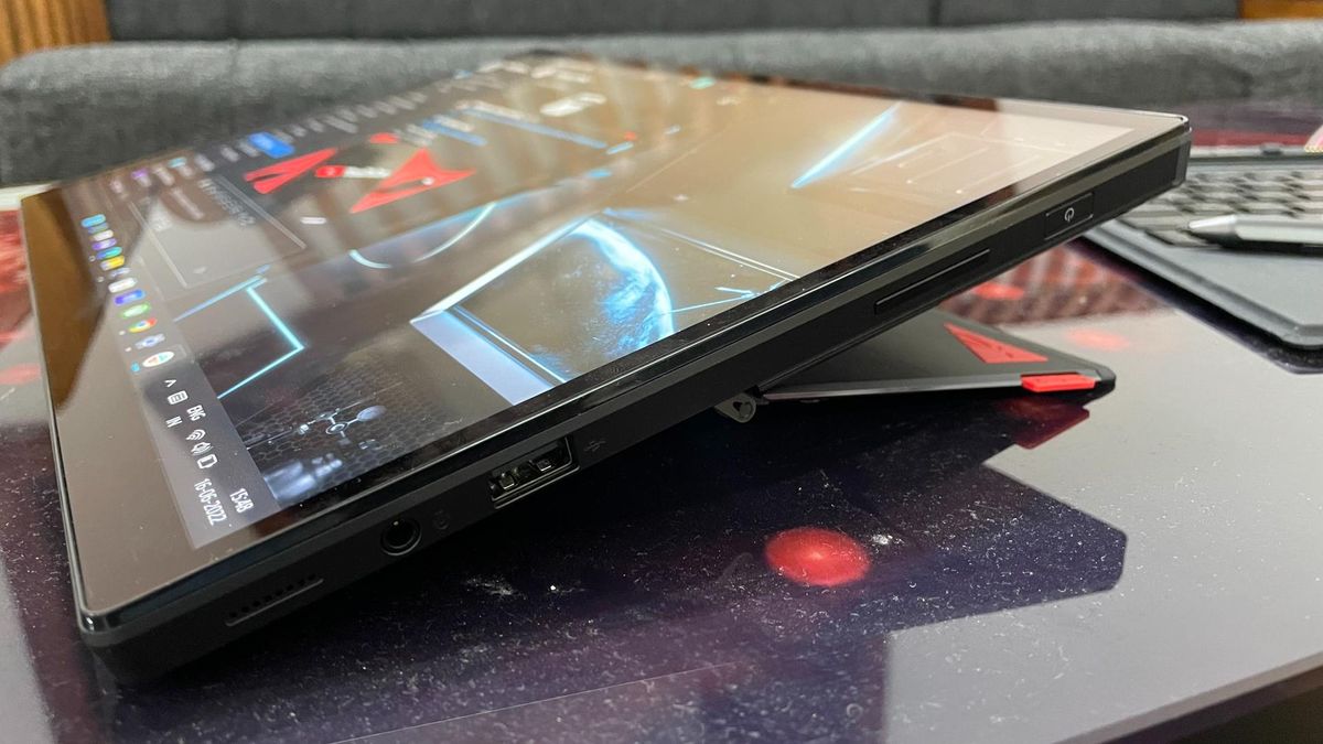Asus ROG Flow Z13 ports on the right side