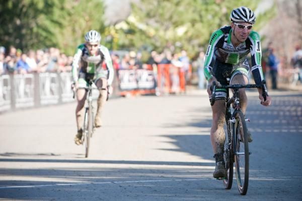 Jeremy Powers (Cannondale-Cyclocrossworld.com) leads in teammate Jamie Driscoll for second and third.