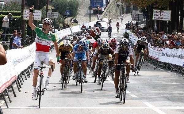 Italian champion Giovanni Visconti (Farnese Vini-Neri Sottoli) wins the final stage at Settimana Lombarda.