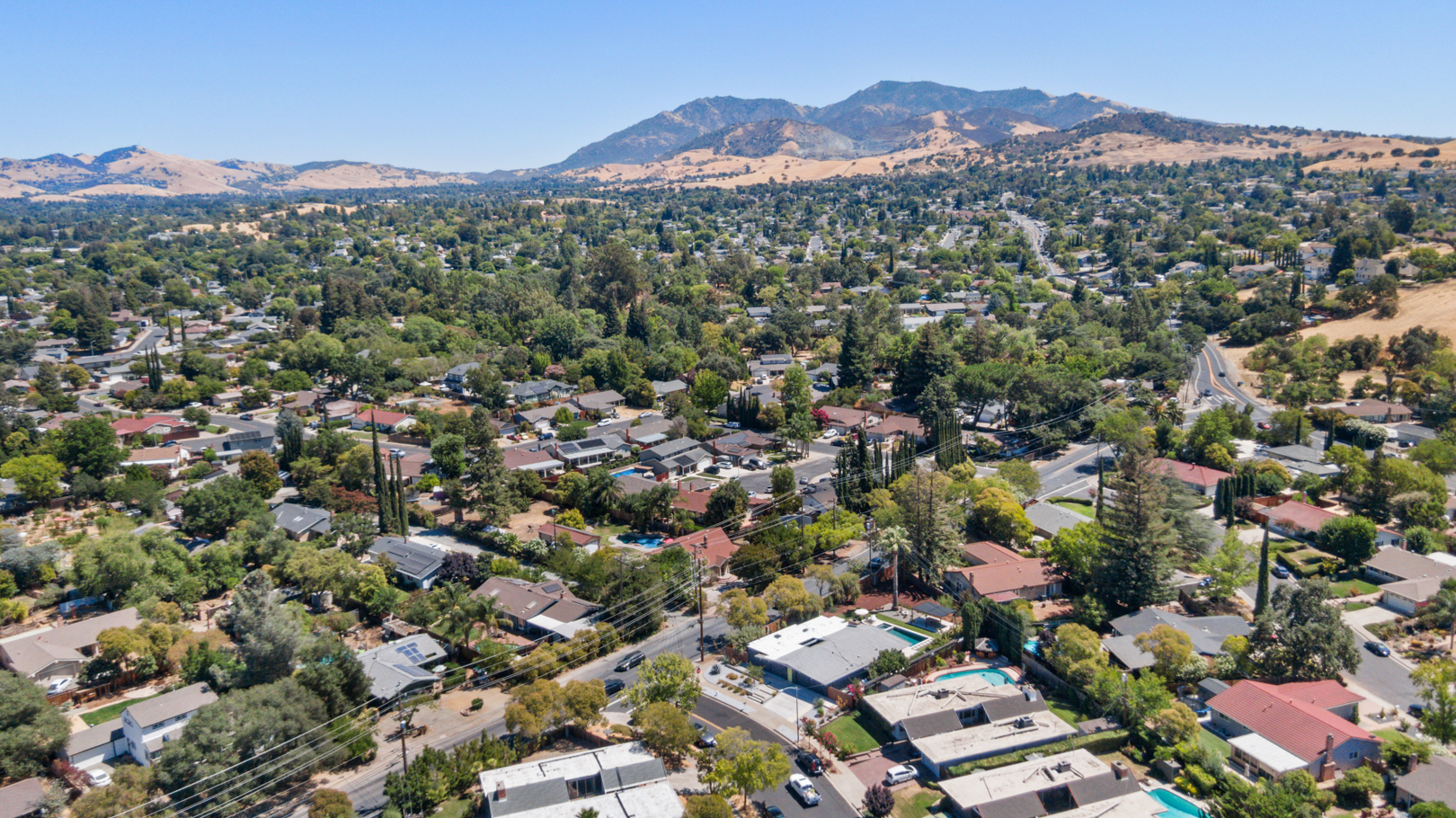 An aerial view of Oakland, California, with 3772 Gainsborough Drive in the foreground