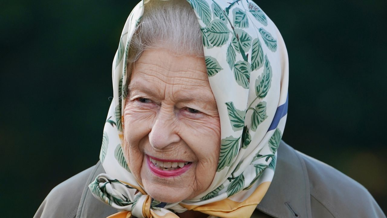 Queen Elizabeth&#039;s holiday habit revealed. Seen here is Queen Elizabeth at the Balmoral Estate Cricket Pavilion