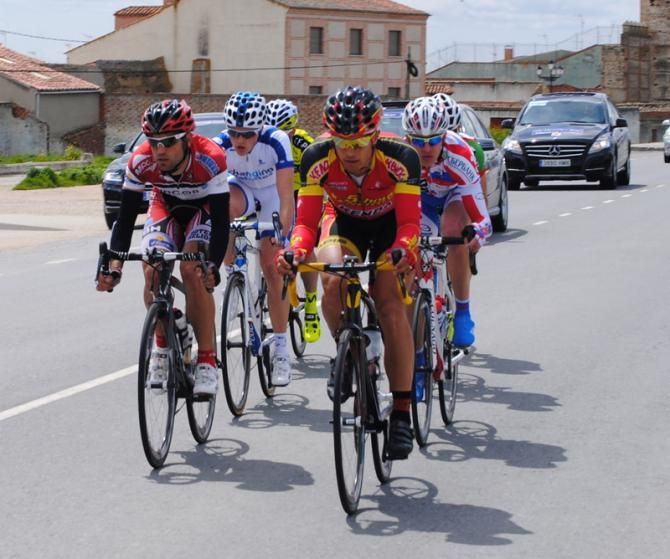 Luis Mas (Burgos BH-Castilla y Leon) and Robert Sweeting (5 Hour Energy p/b Kenda) at the front of the break.