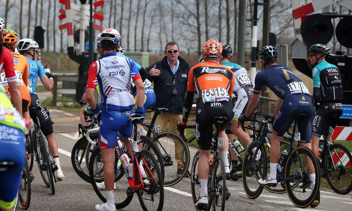 Riders are informed of their disqualification from the Scheldeprijs