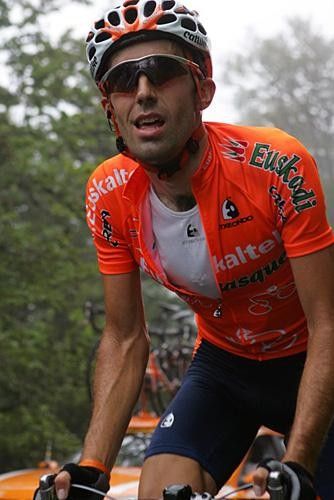 I&ntilde;aki Isasi (Euskaltel-Euskadi) finding it a bit rough going.