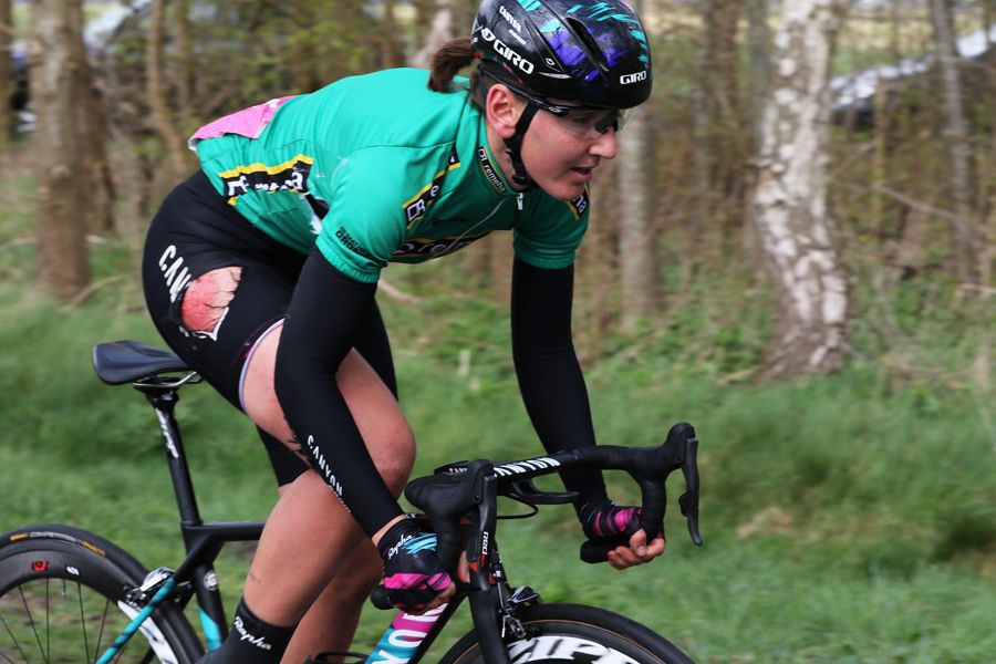 Lisa Brennauer (Canyon SRAM) had a crash