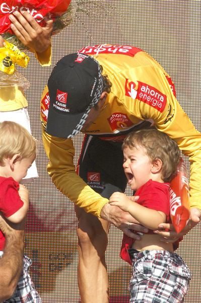 Podium parenting 101 with Alejandro Valverde (Caisse d'Epargne)