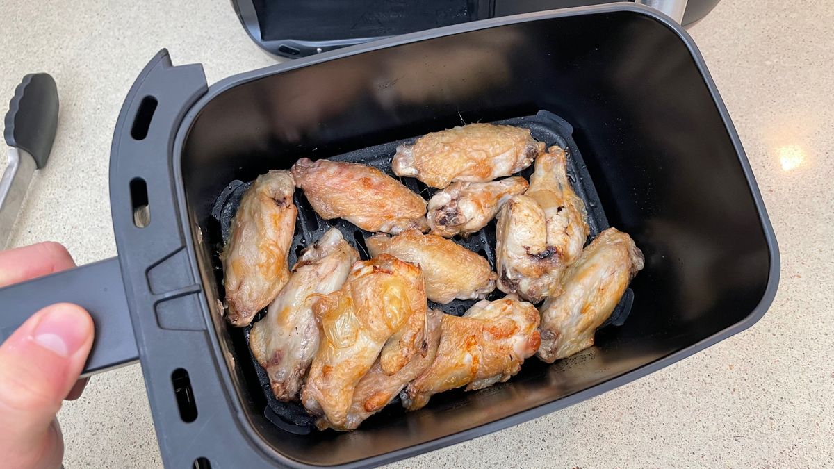 Cooked chicken wings in the Ultenic K20 were a triumph