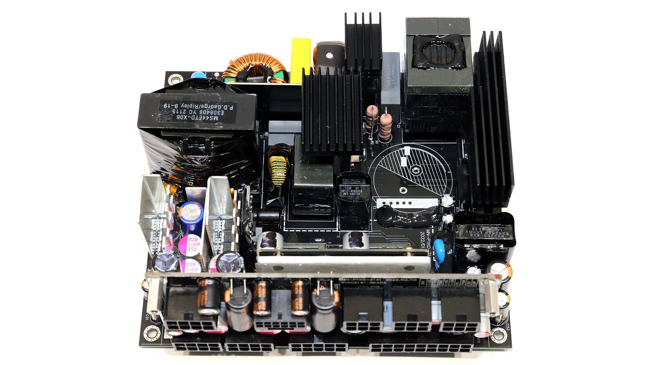 Gigabyte UD1000GM PG5