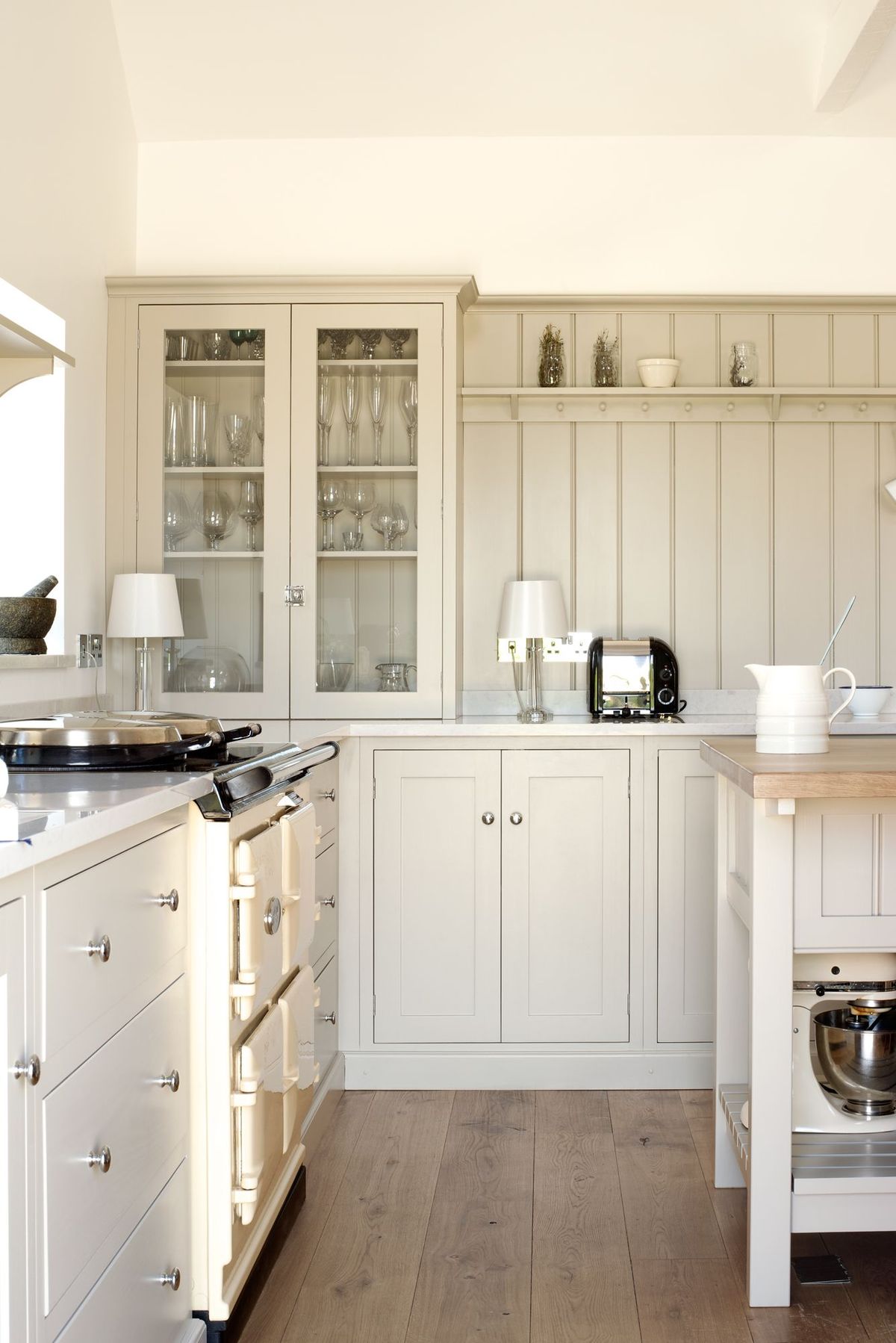 Warm Minimalist Kitchen Cabinets in Beige and Wood