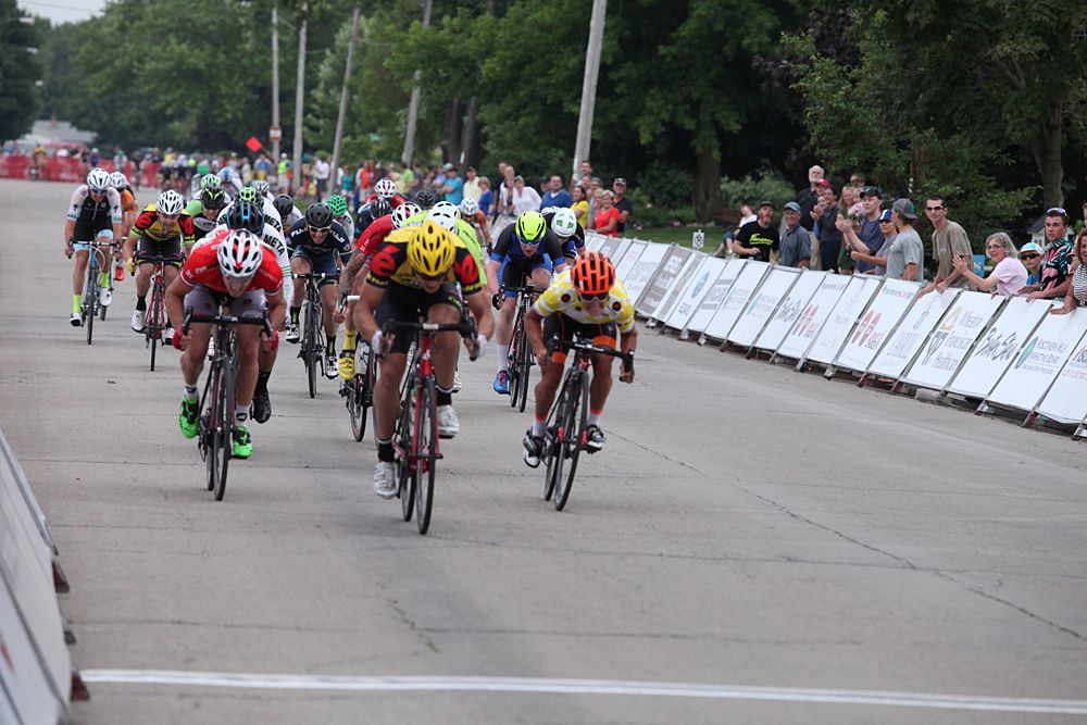 The sprint in the pro mens race
