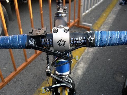 A close-up of Stella Azzura carbon fibre bars.