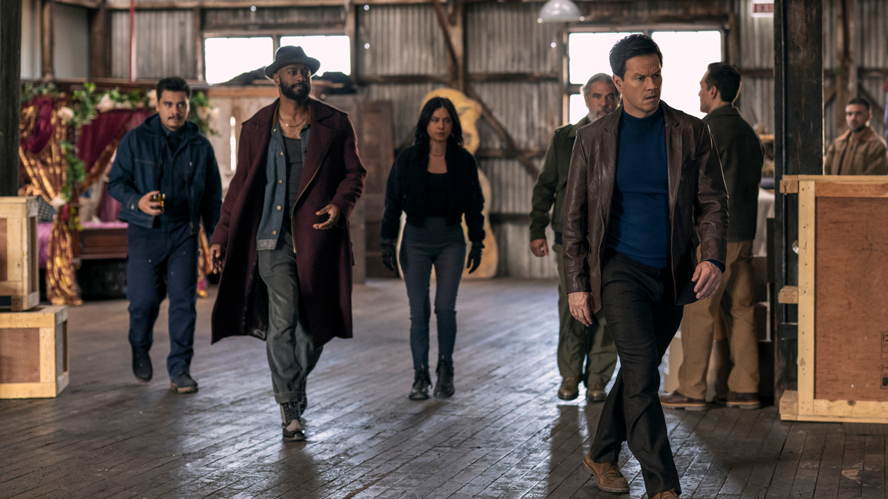 Mateo (Gabriel Alvarado), Grofield, (LaKeith Stanfield), Zen (Rosa Salazar), Colonel Ortiz_(Hemky Madera), and Parker (Mark Wahlberg) in Play Dirty