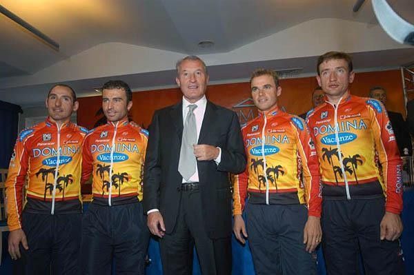 Wladimir Belli, Ivan Quaranta, Mirko Celestino and Serhiy Gontchar with the owner of Domina Vancanze Travel company, Ernesto Preatoni.