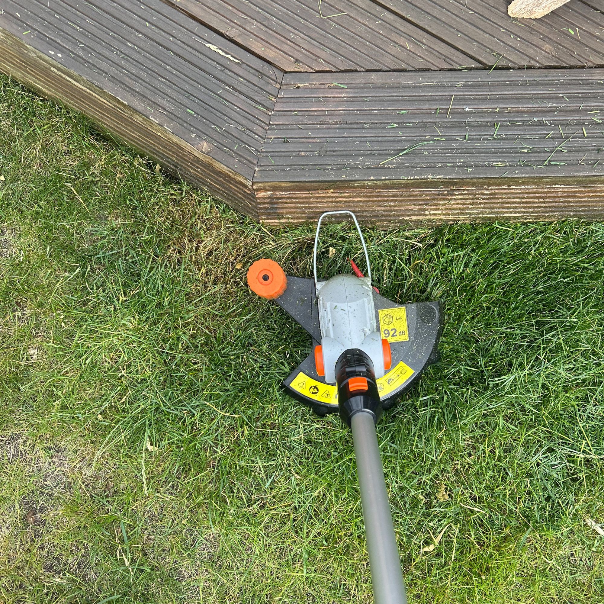 VonHaus G-Series Cordless Grass Trimmer - flower guard on decking