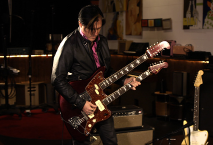 queens of the stone age jazzmaster