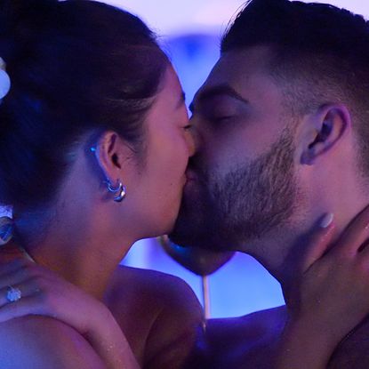 love is blind season 10 stars emma and mike kiss in a pool at night while on vacation in cabo