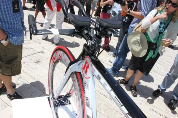 The 7 Series bikes feature a standard headtube.