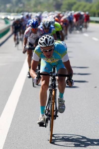 Alexandr Shushemoin (Kazakhstan) was active early on, doing his part to try to split the peloton.