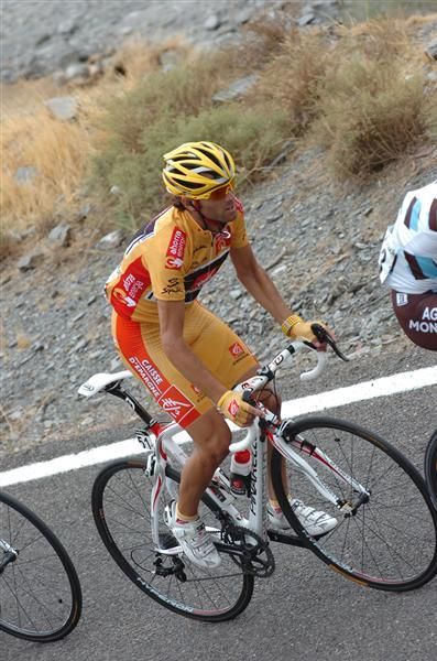 Race leader Alejandro Valverde (Caisse d'Epargne)