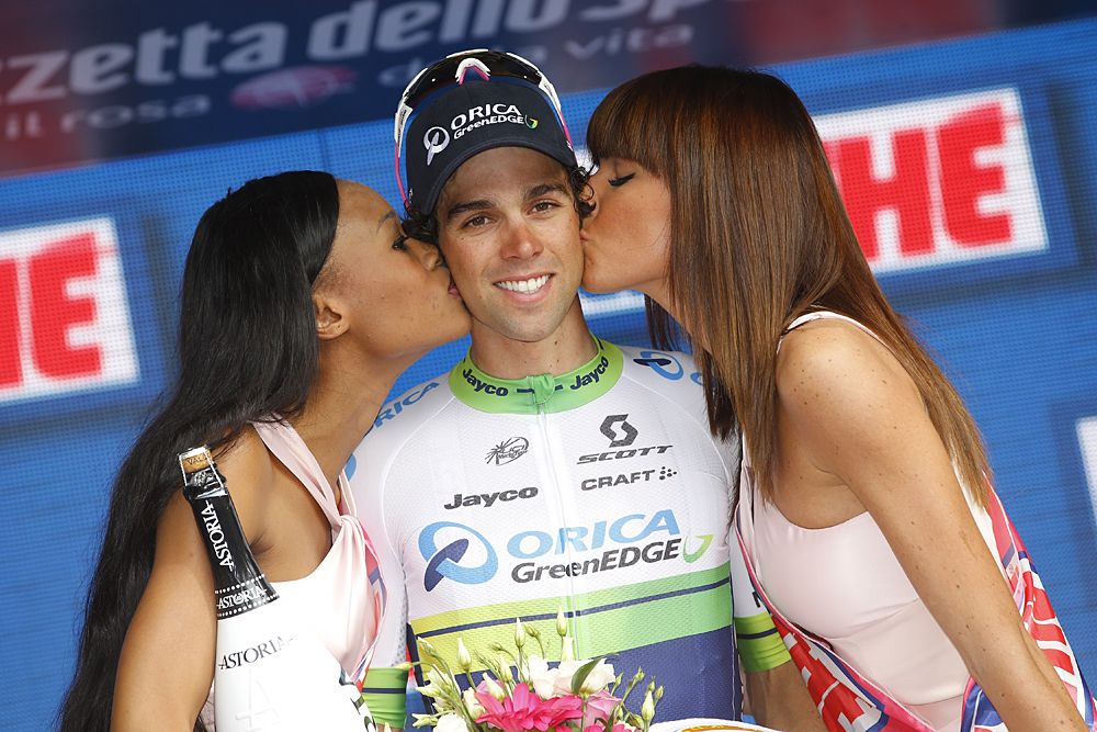 Podium kisses for stage 3 winner Michael Matthews (Orica-GreenEdge)