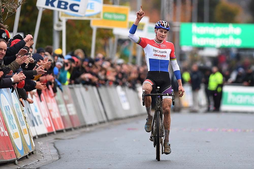 Mathieu Van der Poel celebrates his win in Ruddervoorde