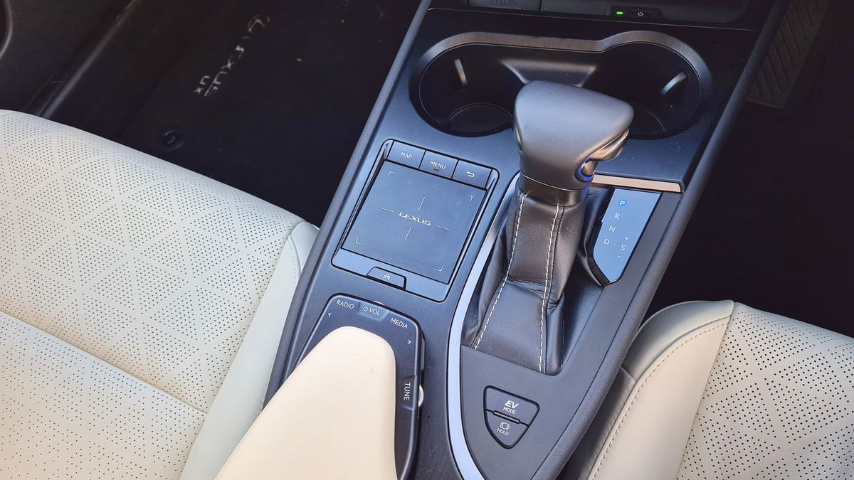 Lexus UX 250h