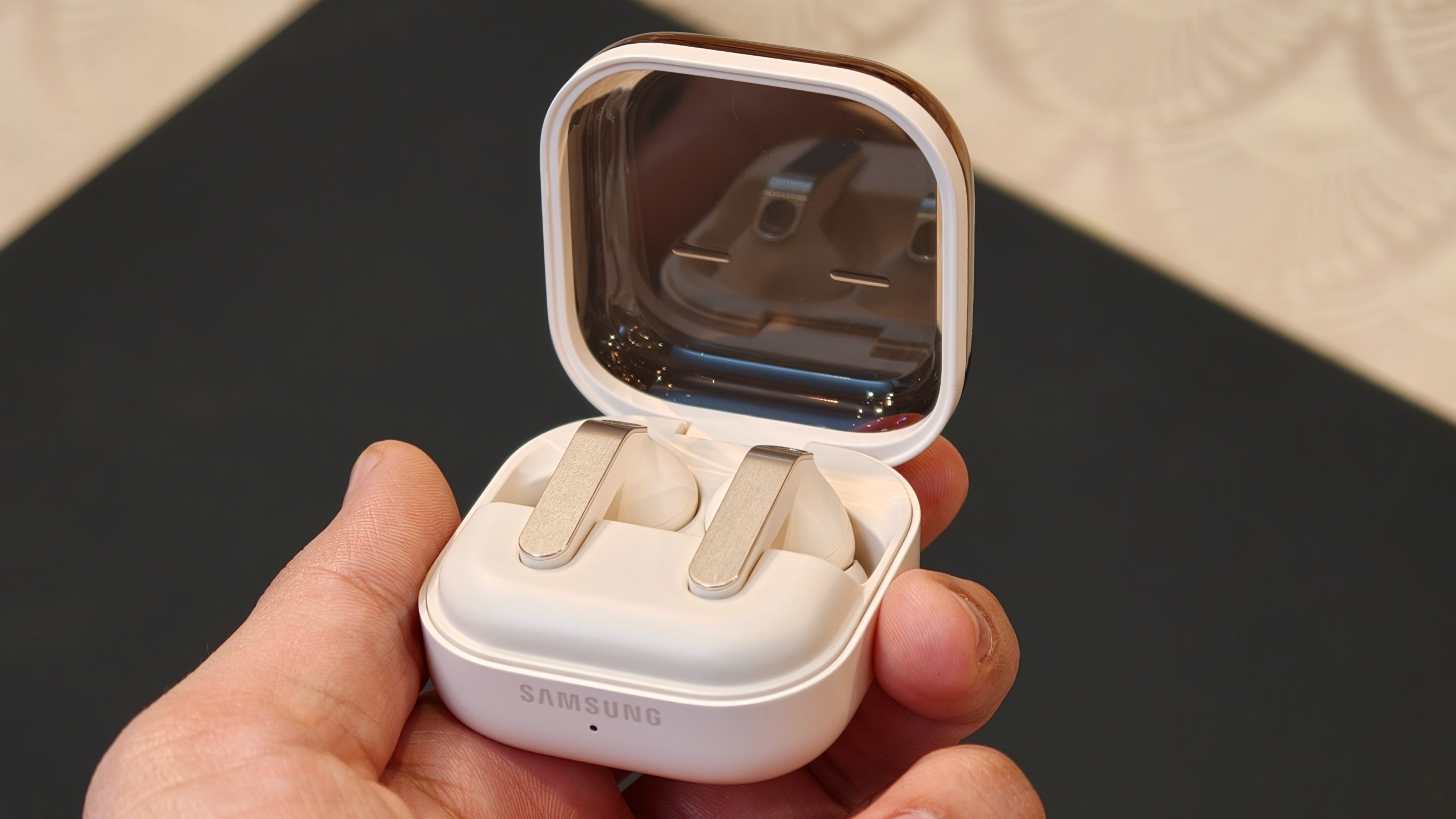 Hands-on with the Galaxy Buds 4 Pro