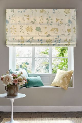 Cottage ideas for a living room – cottage lounge inspiration – Window seat with Vanessa Arbuthnott blind