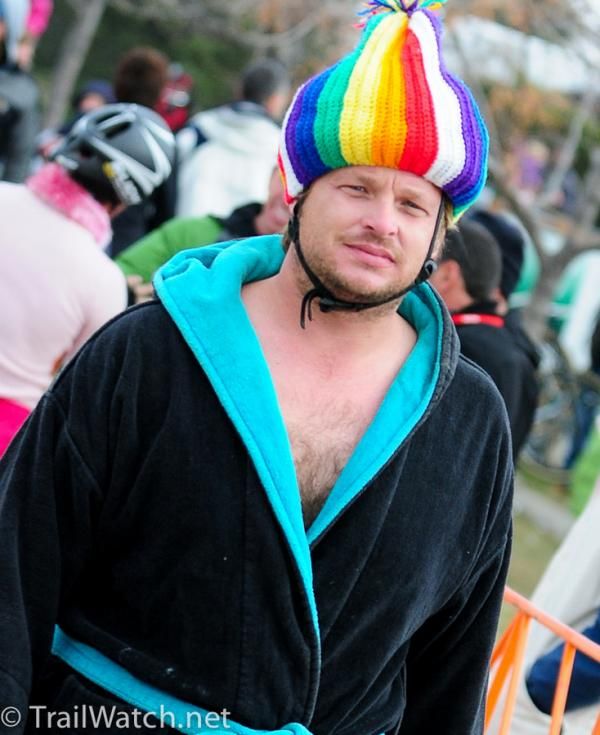 A participant in the "Cruiser bike" race.