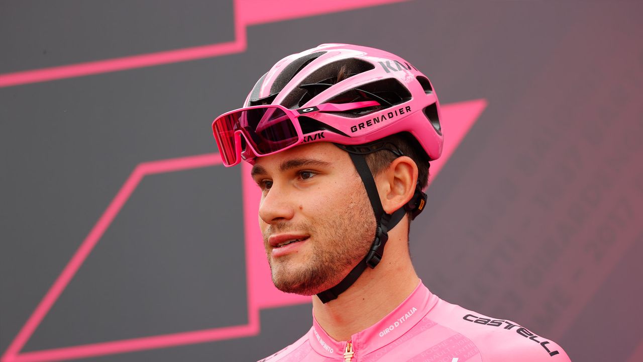 Giro d'italia colour-matched tech for the classification leaders