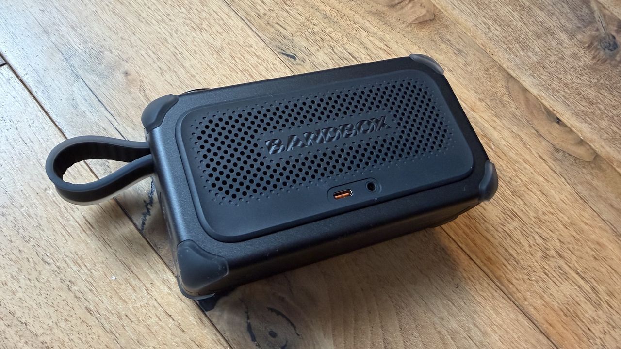 JBL BandBox Solo guitar practice gadget