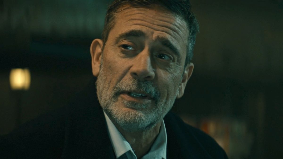 Close-up of Jeffrey Dean Morgan&#039;s Joe Kessler talking to Billy Butcher in The Boys Season 4