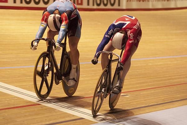 Shane Perkins (left) from Australia edges out Jason Kenny (Great Britain) to win the first ride in the final of the men's sprint.