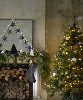 star gardend on Christmas mantel with stockings